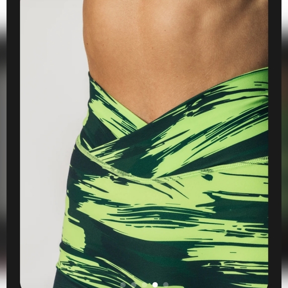 Alphalete Keyhole Set - Picture 5 of 12